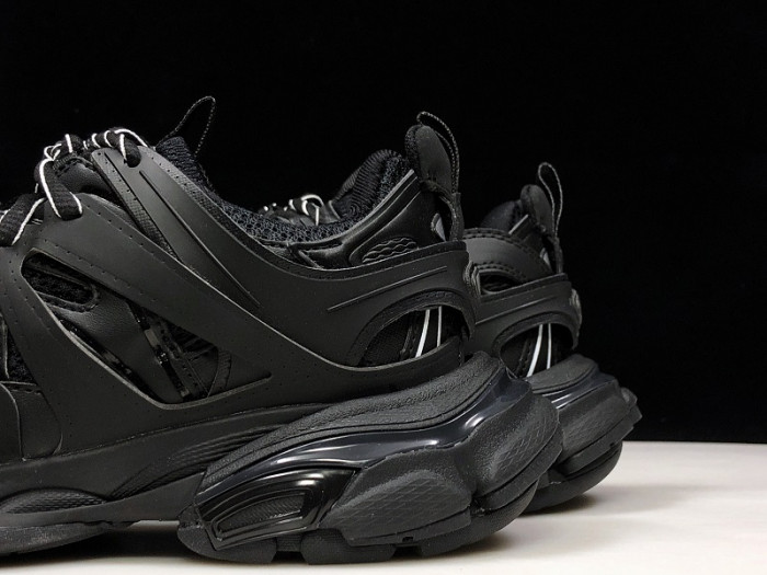 BLCG TRACK TRAINER ‘TRIPLE BLACK’ 542023 W1GB1 1000