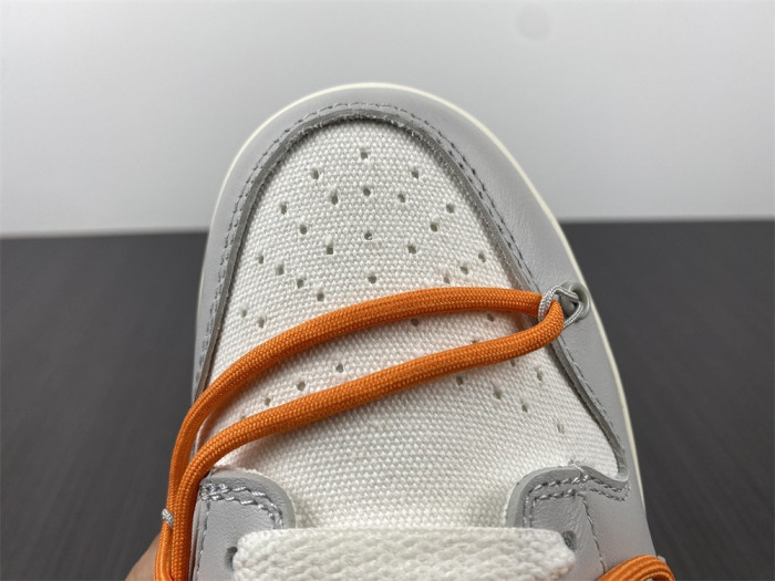 Off-White x Dunk Low ‘Lot 44 of 50’ DM1602-104