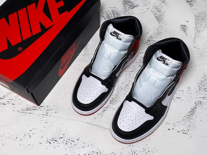 Air Jordan 1 Retro High “Satin Black Toe” CD0461-016