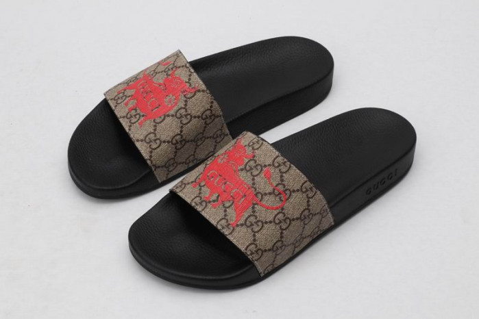G*u*i slippers