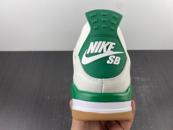 Nike SB x Air Jordan 4 ‘Pine Green’ DR5415-103