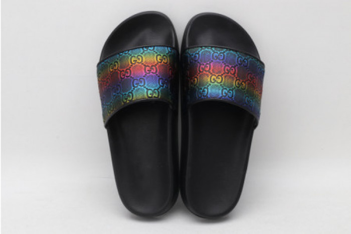 G*u*i slippers