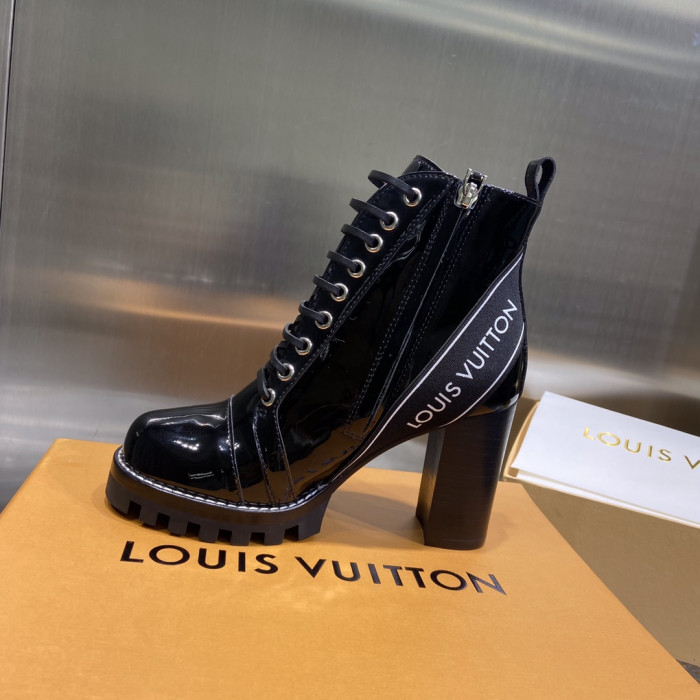 LOUS VUITO BROWN STAR TRAIL ANKLE BOOTS