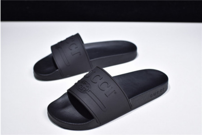 G*u*i slippers