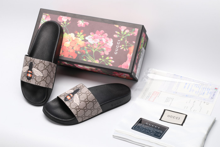 G*u*i slippers