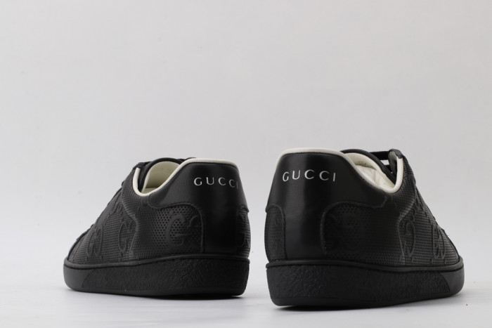 G*u*i low-top sneaker