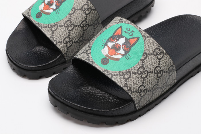 G*u*i slippers