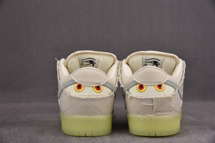 Nike SB Dunk Low “Mummy” DM0774-111