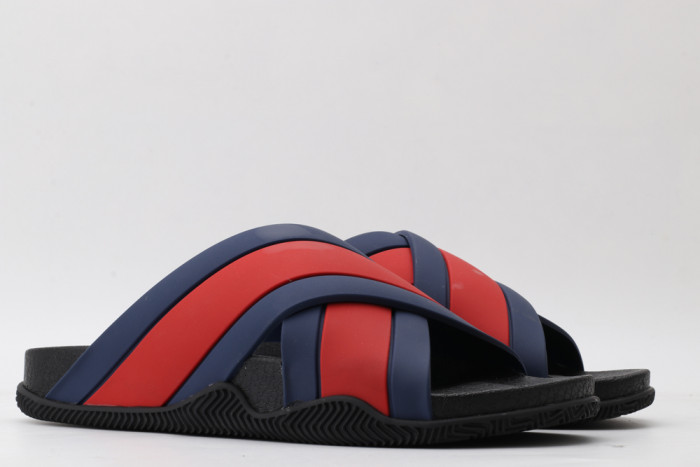 G*u*i slippers