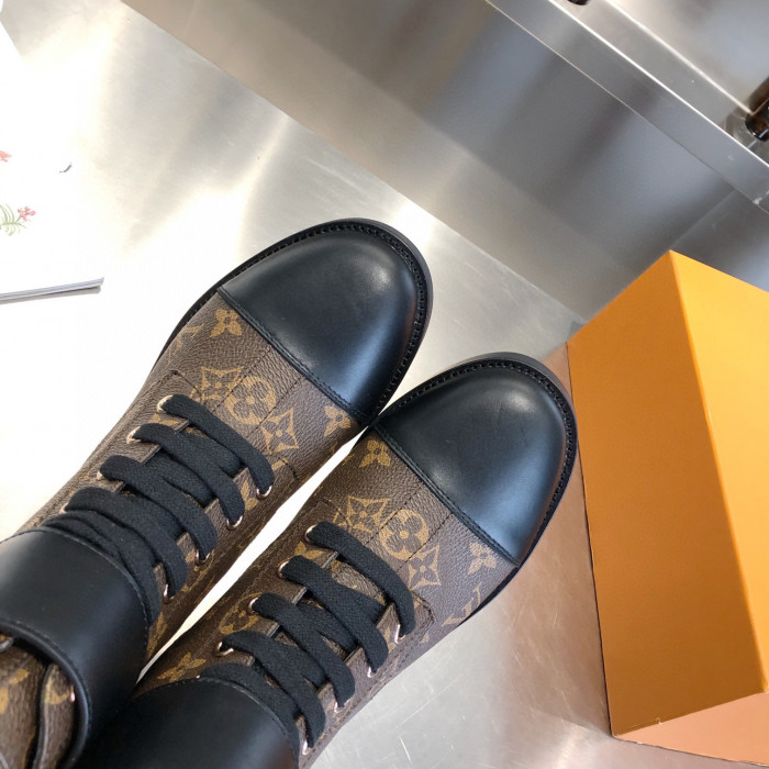 LOUS VUITO WONDERLAND FLAT RANGER BOOTS