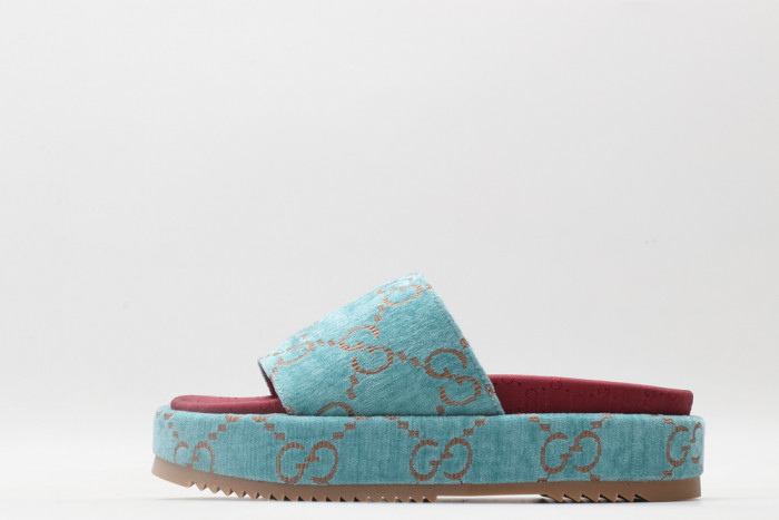 G*u*i slippers