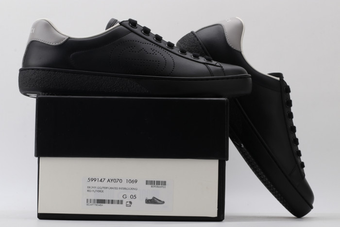 G*u*i low-top sneaker