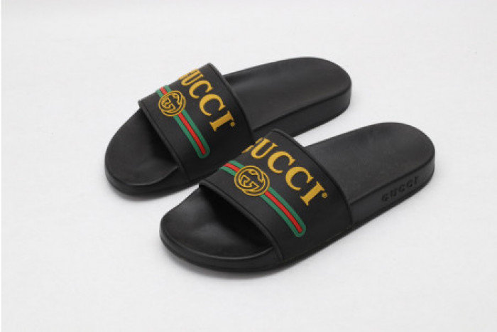 G*u*i slippers