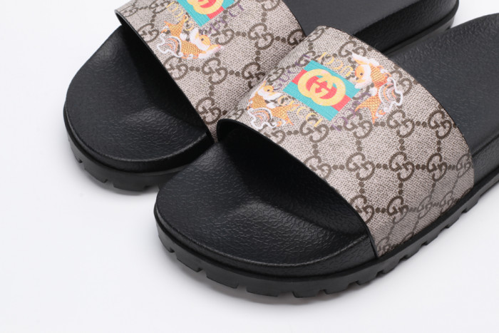 G*u*i slippers