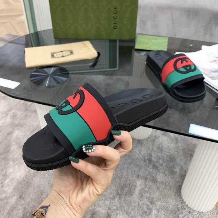 G*u*i slippers