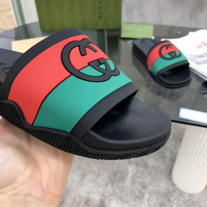 G*u*i slippers