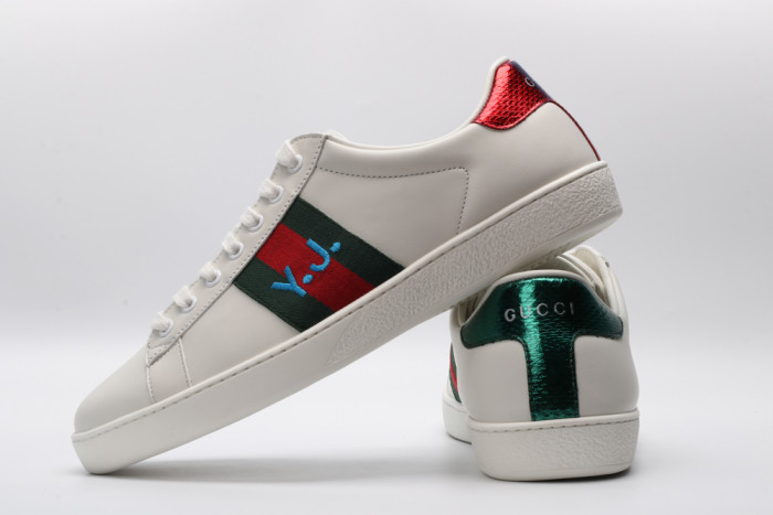 G*u*i low-top sneaker