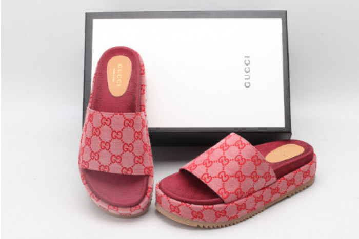 G*u*i slippers