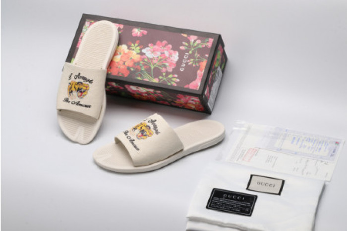 G*u*i slippers