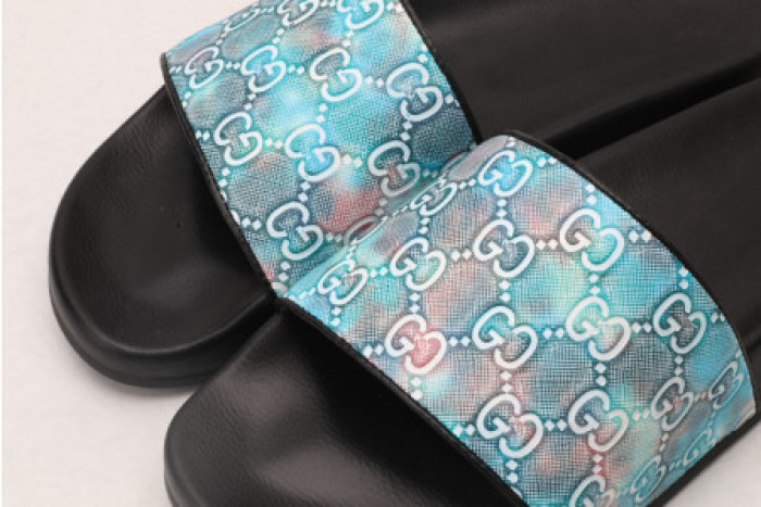 G*u*i slippers
