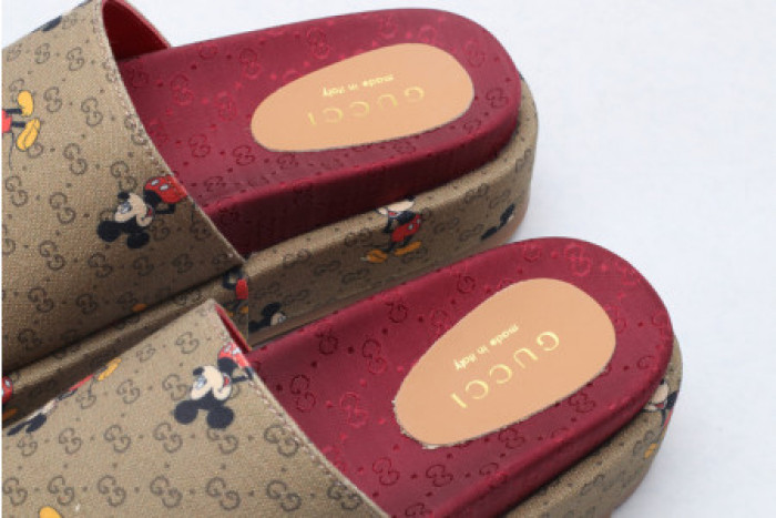 G*u*i slippers