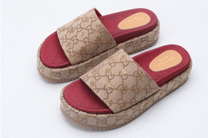 G*u*i slippers