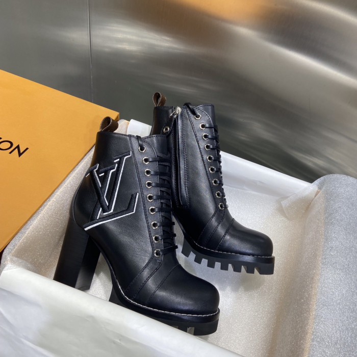 LOUS VUITO BROWN STAR TRAIL ANKLE BOOTS