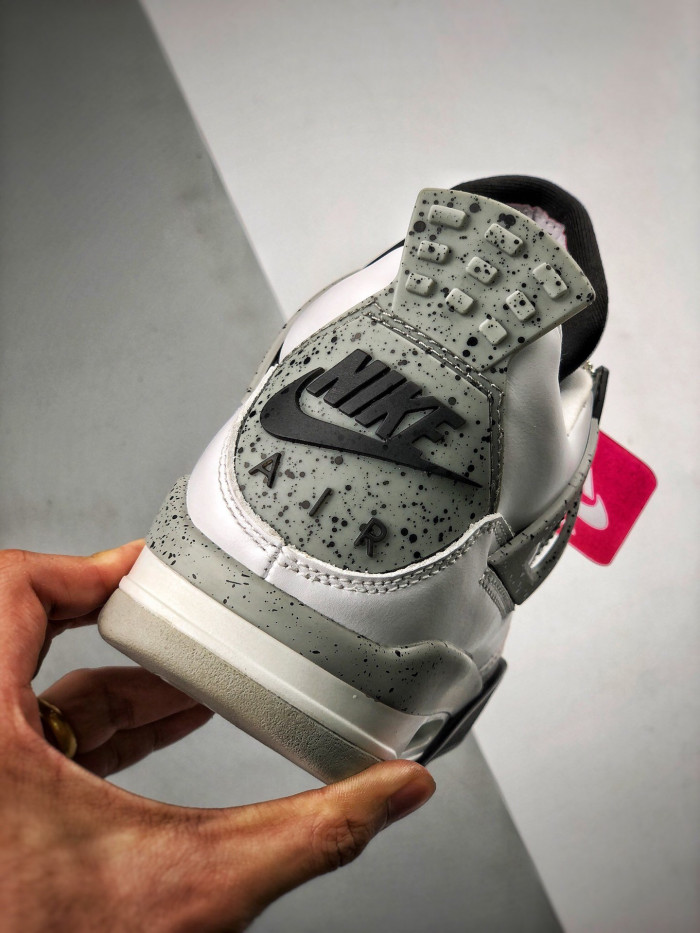 Air Jordan 4 OG “White Cement” 840606-192 (nike)