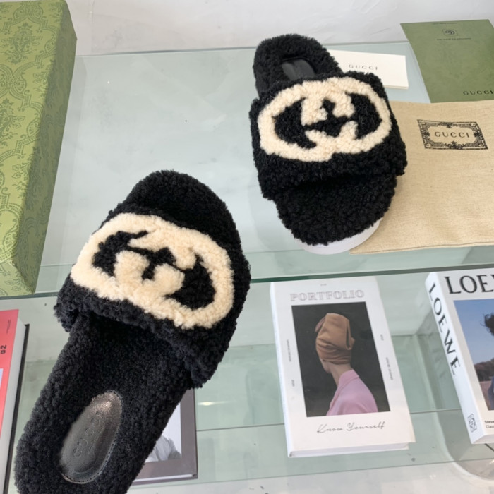 G*u*i slipper