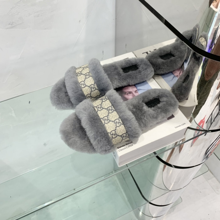G*u*i slipper