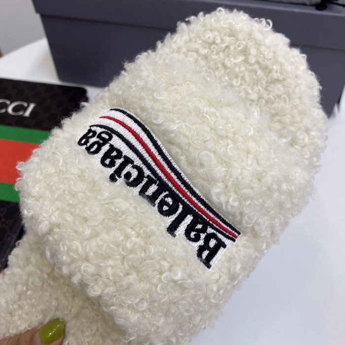 BLCG SLIPPERS