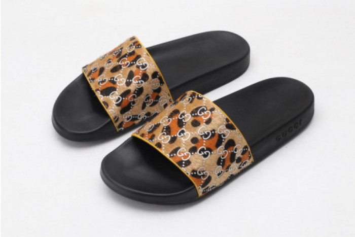 G*u*i slippers leopard print